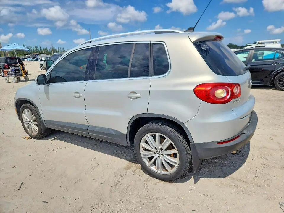 2010 VOLKSWAGEN TIGUAN S  