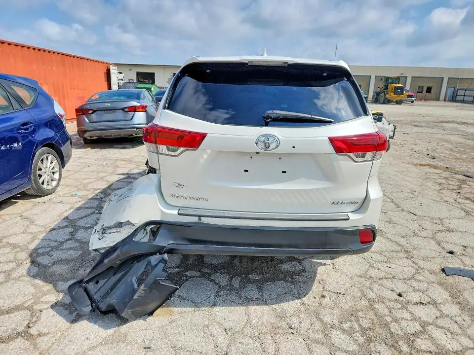 2018 TOYOTA HIGHLANDER XLE  
