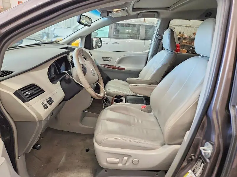 2013 TOYOTA SIENNA XLE 8-PASSENGER  