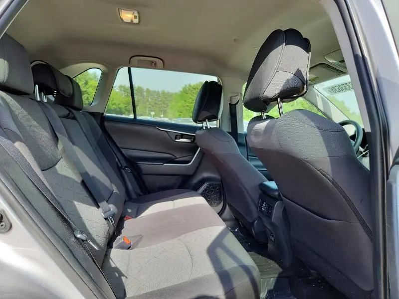 2020 TOYOTA RAV4 XLE  