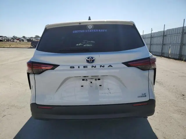 2021 TOYOTA SIENNA LE  