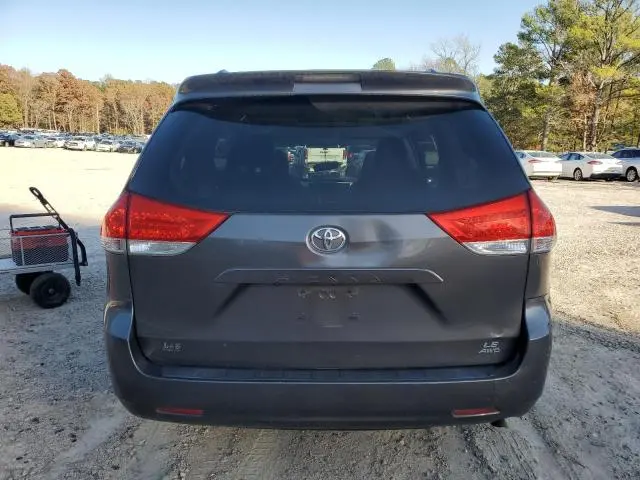 2013 TOYOTA SIENNA LE  