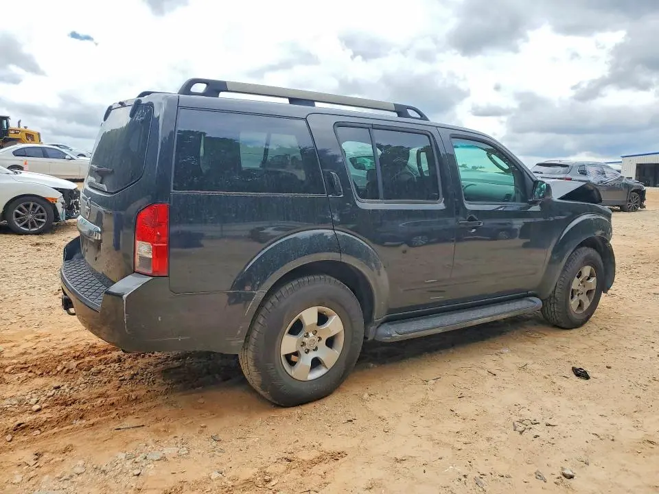 2011 NISSAN PATHFINDER S  