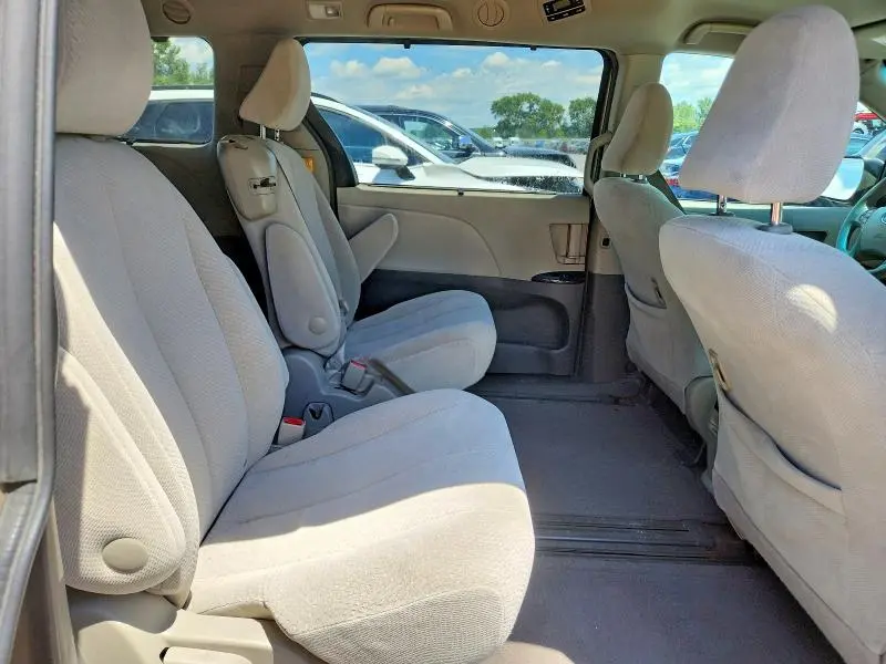 2013 TOYOTA SIENNA LE  