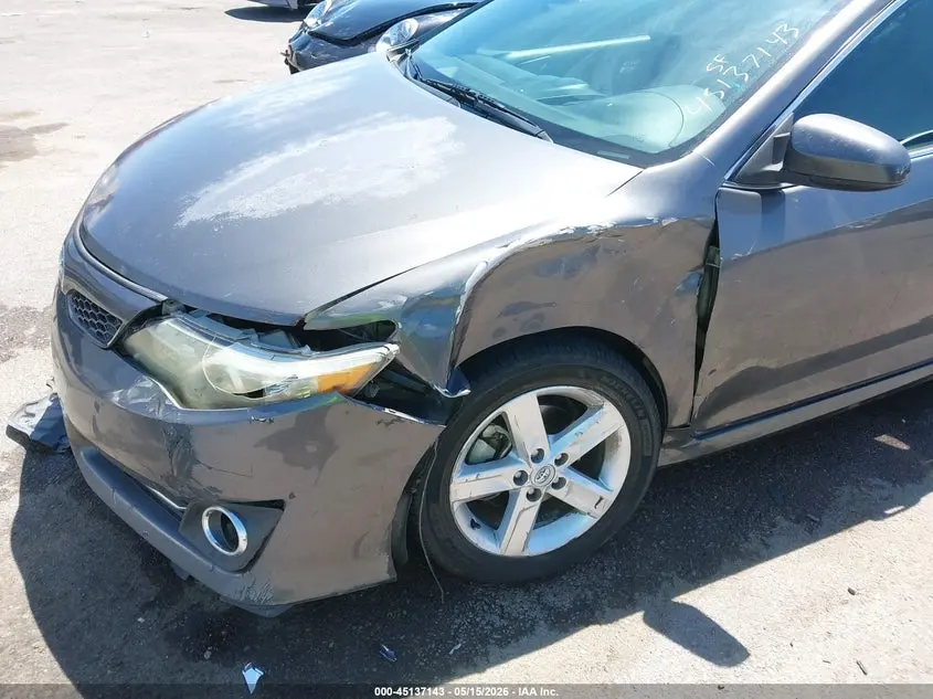 2014 TOYOTA CAMRY SE