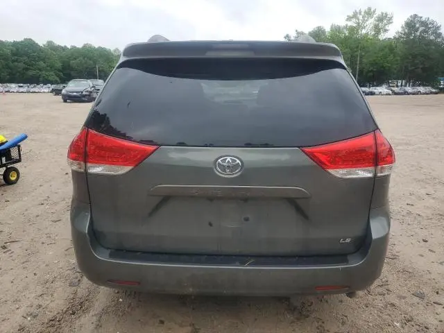 2013 TOYOTA SIENNA LE  