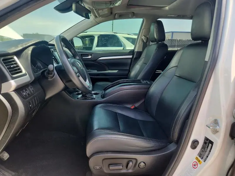 2019 TOYOTA HIGHLANDER XLE  