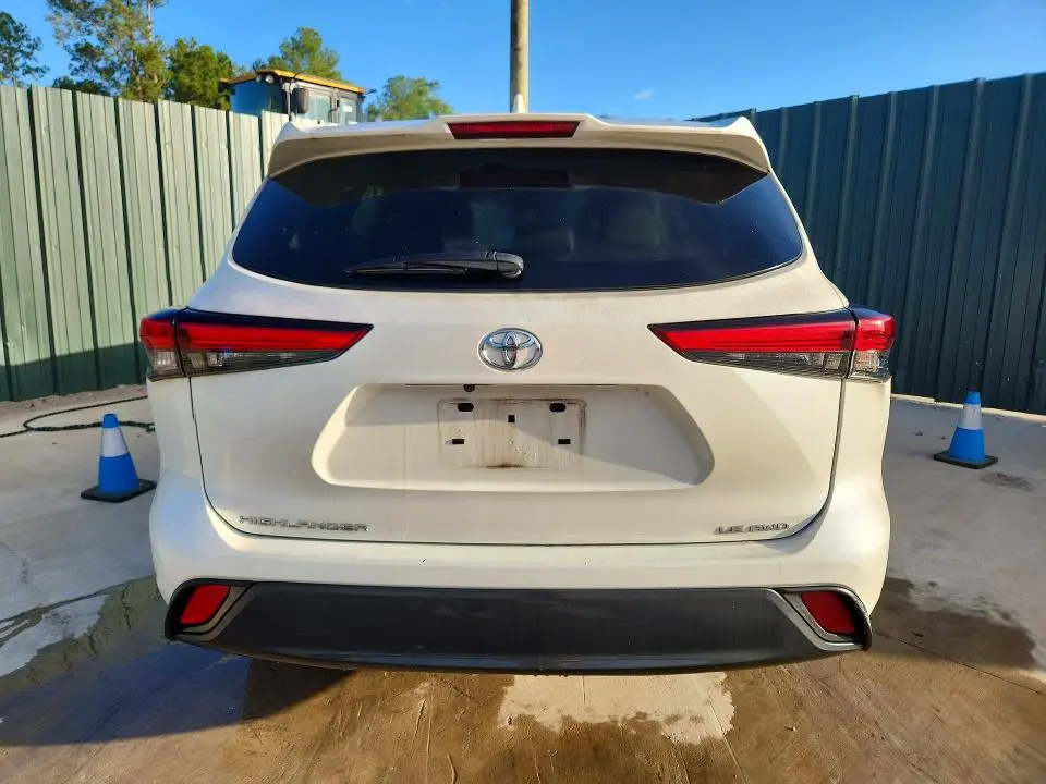 2021 TOYOTA HIGHLANDER LE  