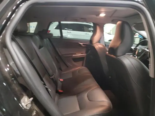 2017 VOLVO V60 CROSS COUNTRY PREMIER  