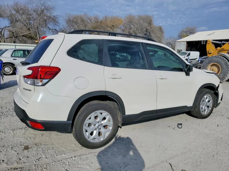 2021 SUBARU FORESTER   
