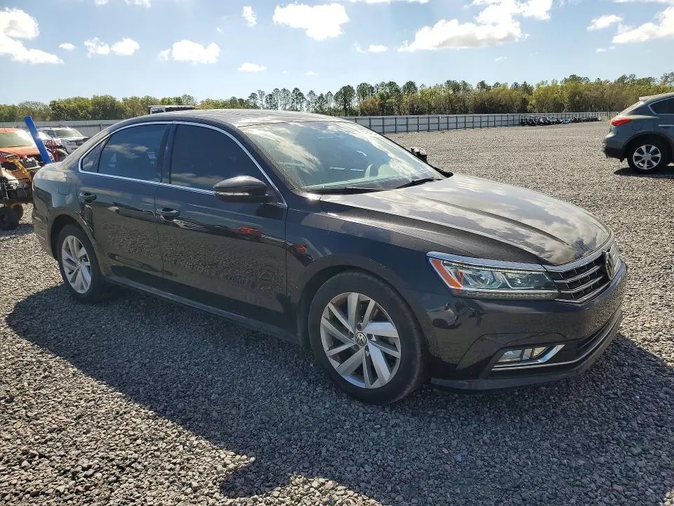 2018 VOLKSWAGEN PASSAT SE  
