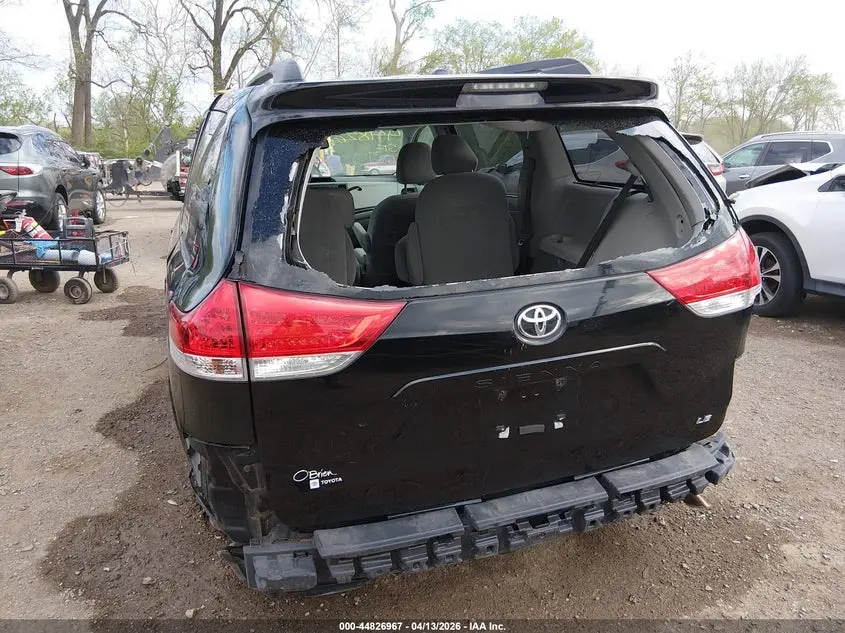 2014 TOYOTA SIENNA LE V6 8 PASSENGER