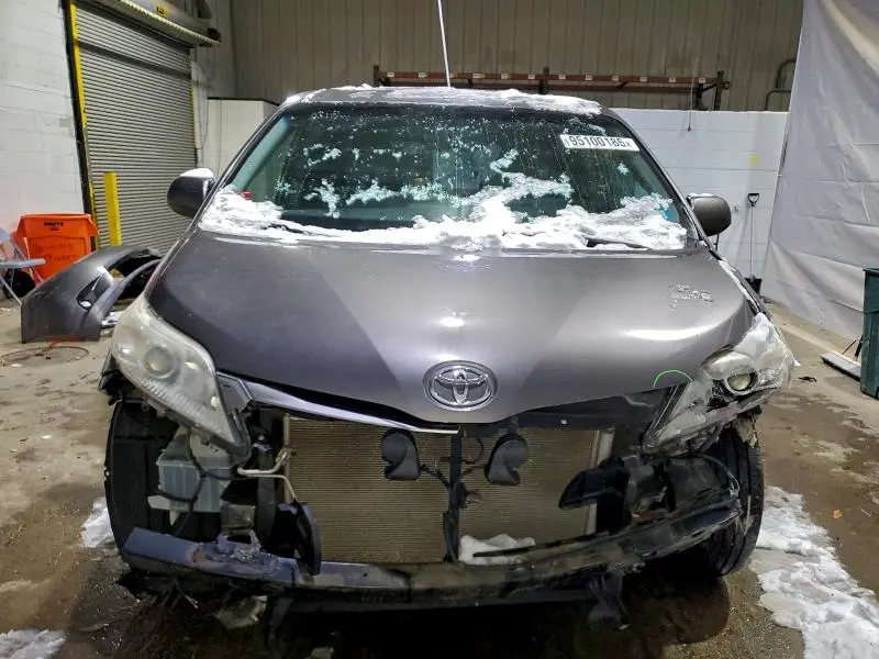 2016 TOYOTA SIENNA XLE  