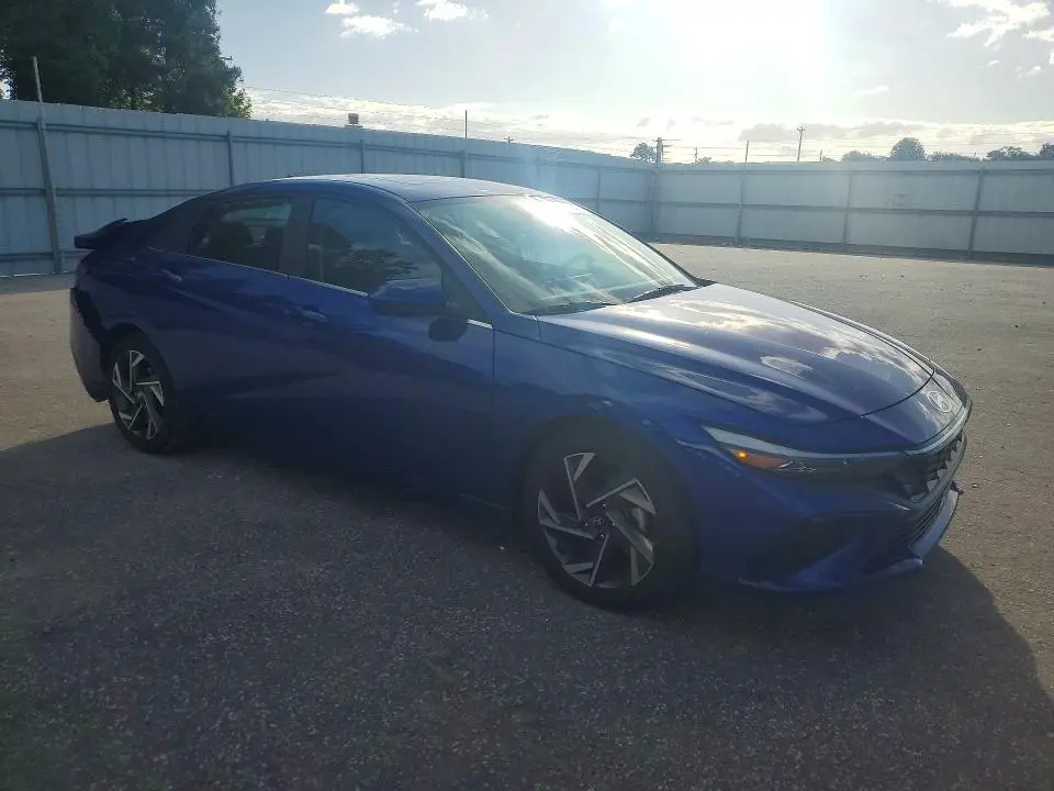 2024 HYUNDAI ELANTRA SEL  