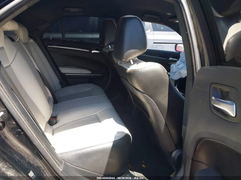 2019 CHRYSLER 300  