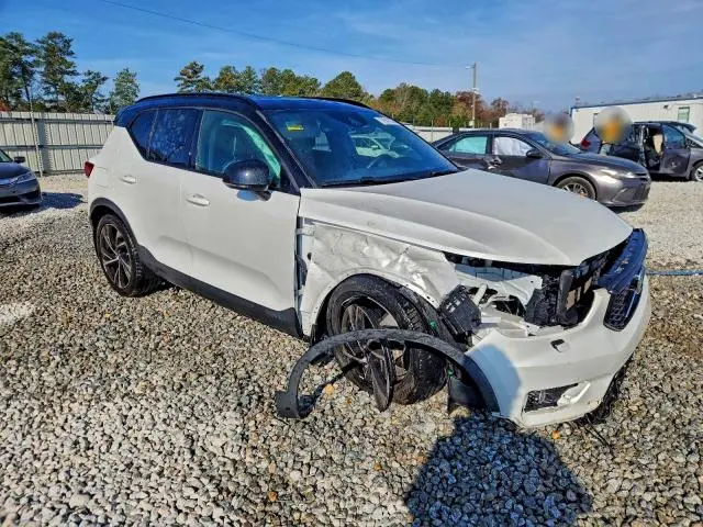 2021 VOLVO XC40 T5 R-DESIGN  