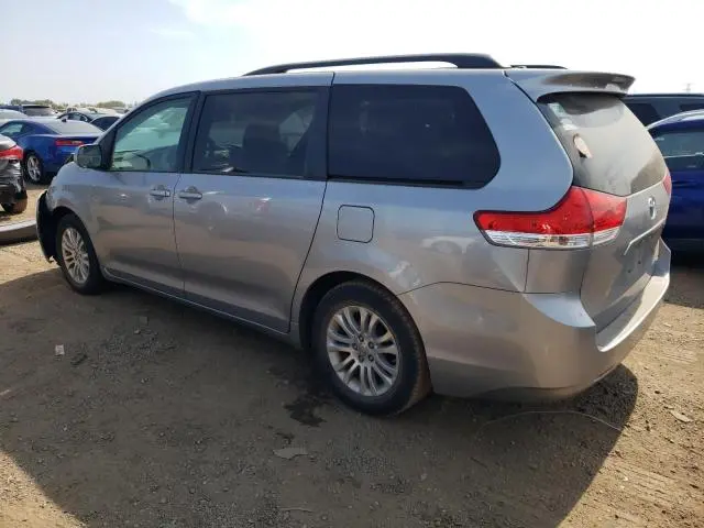 2011 TOYOTA SIENNA XLE