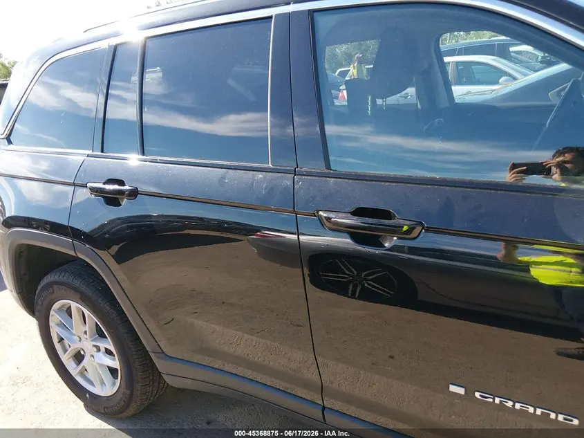 2023 JEEP GRAND CHEROKEE LAREDO X 4X4