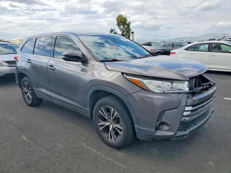 2018 TOYOTA HIGHLANDER LE  