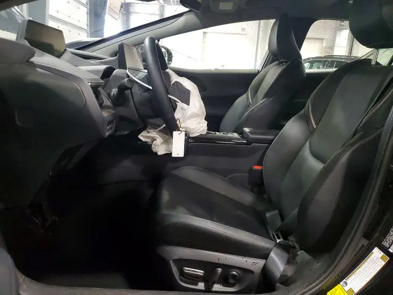 2025 TOYOTA PRIUS XLE  