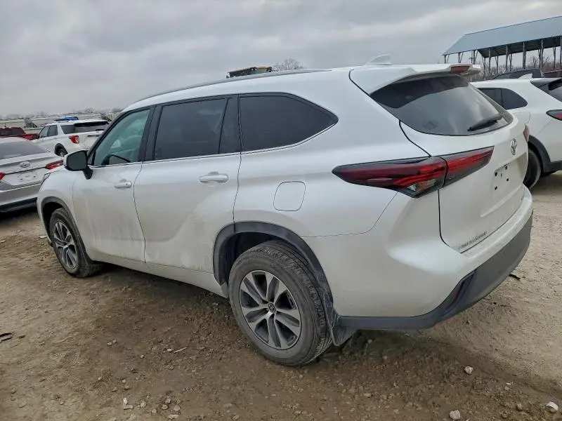 2024 TOYOTA HIGHLANDER LE  