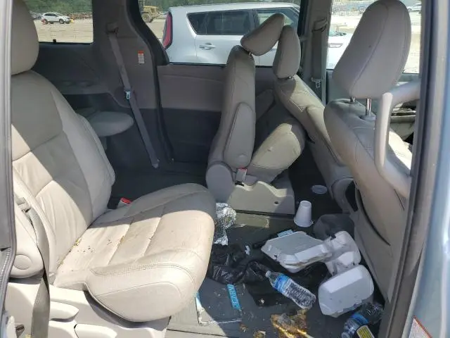 2016 TOYOTA SIENNA XLE  