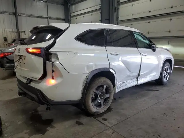 2021 TOYOTA HIGHLANDER XLE  