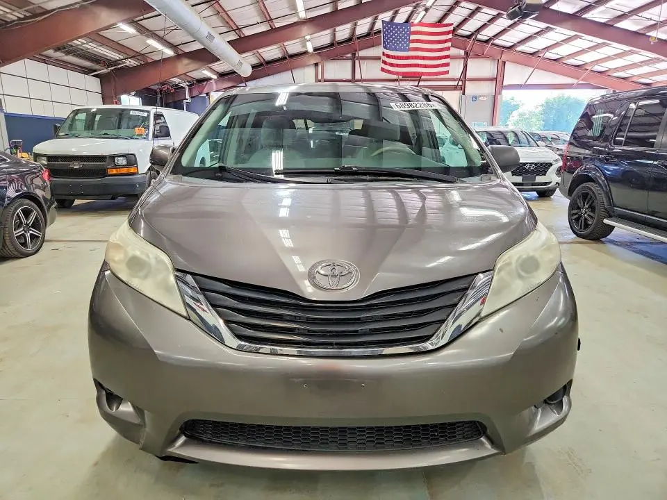 2012 TOYOTA SIENNA LE  