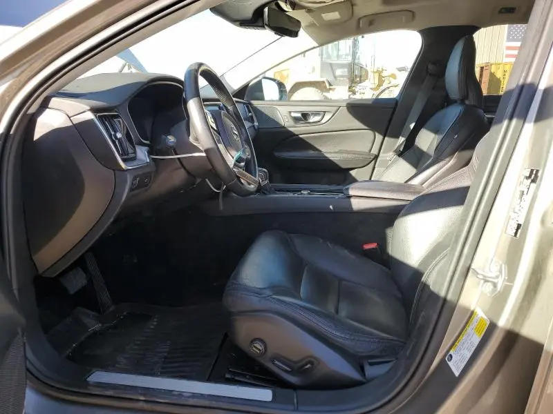 2020 VOLVO V60 CROSS COUNTRY T5 MOMENTUM  