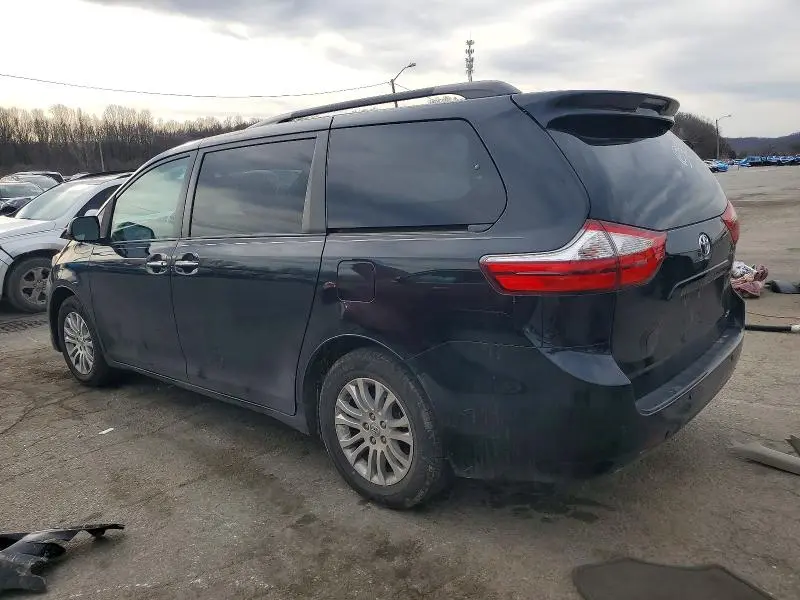 2017 TOYOTA SIENNA XLE  