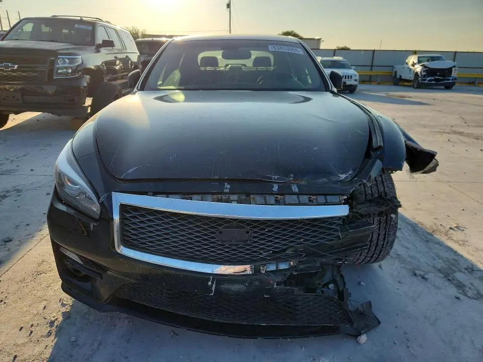 2015 INFINITI Q70 3.7  