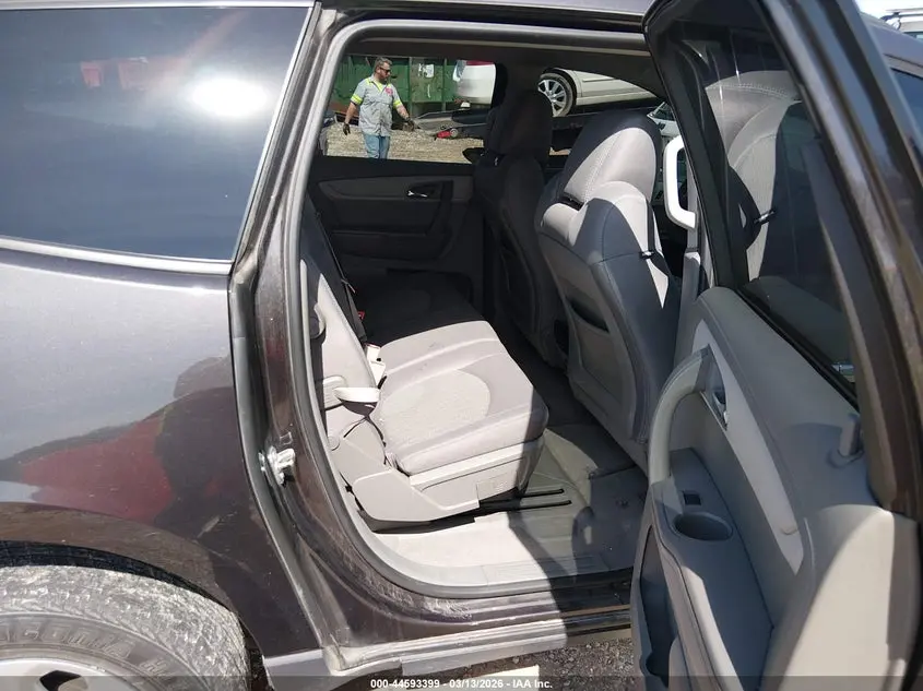 2016 CHEVROLET TRAVERSE LS