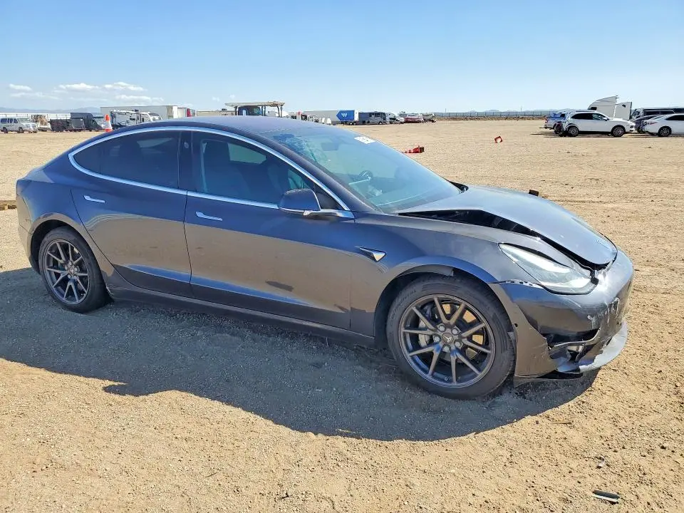 2018 TESLA MODEL 3   