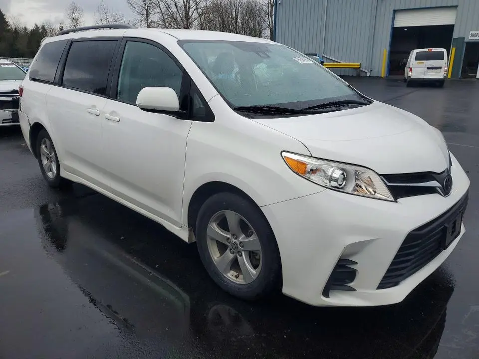 2020 TOYOTA SIENNA LE 8-PASSENGER  