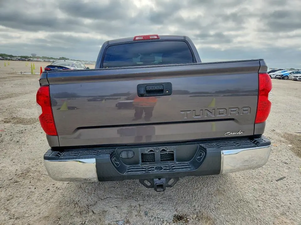 2017 TOYOTA TUNDRA CREWMAX SR5  