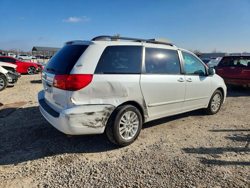 2010 TOYOTA SIENNA XLE  