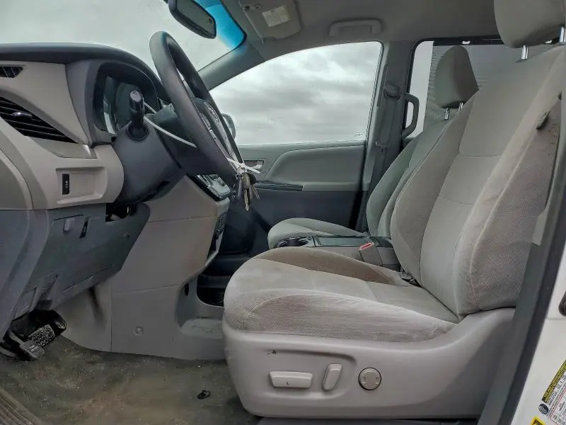 2015 TOYOTA SIENNA LE  