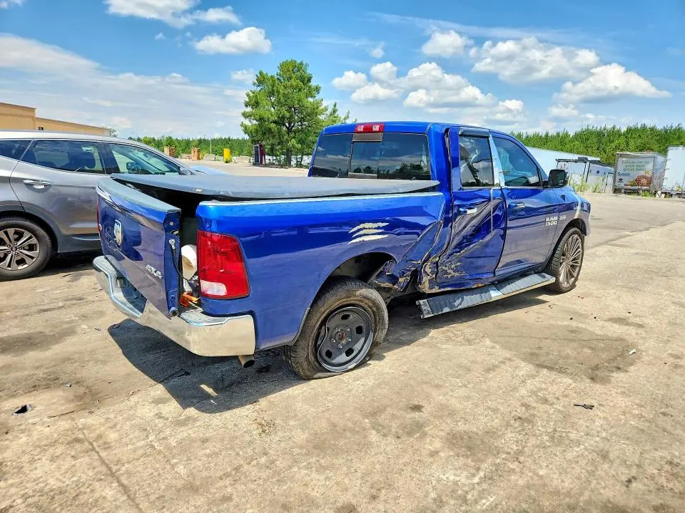 2016 RAM 1500 SLT  