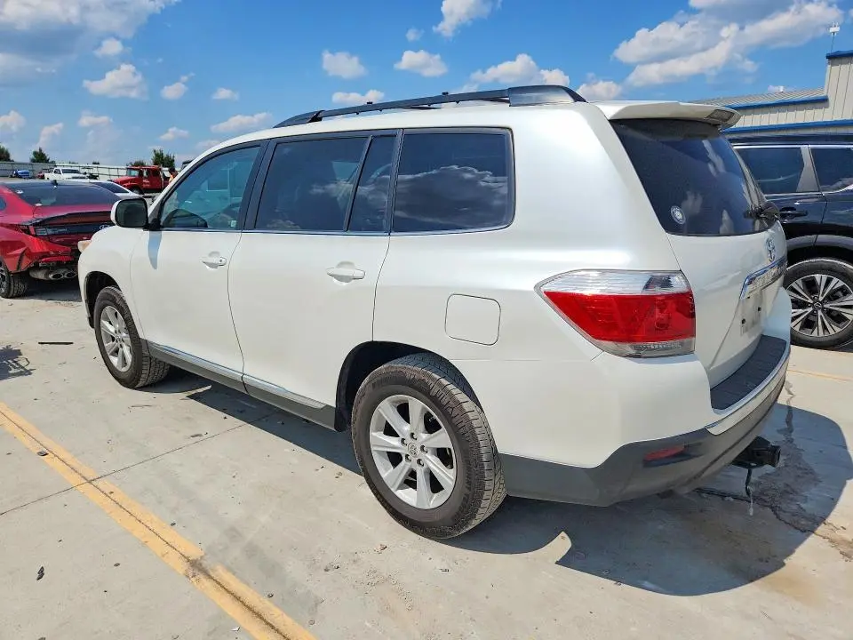 2013 TOYOTA HIGHLANDER SE  