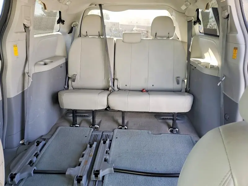 2014 TOYOTA SIENNA XLE 8-PASSENGER  
