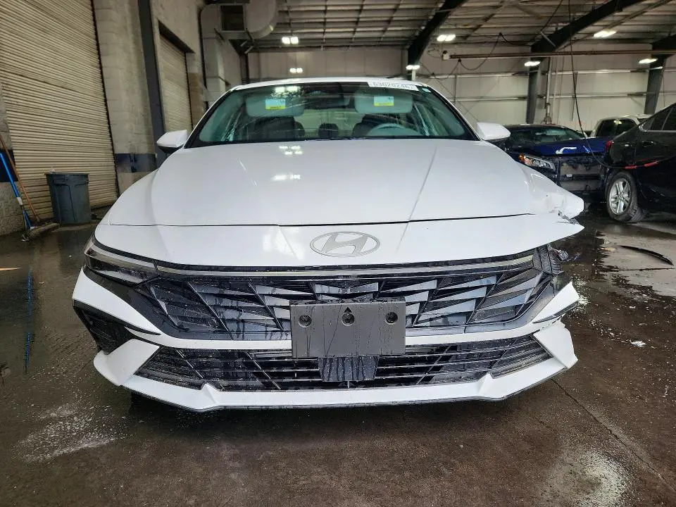 2025 HYUNDAI ELANTRA SEL  
