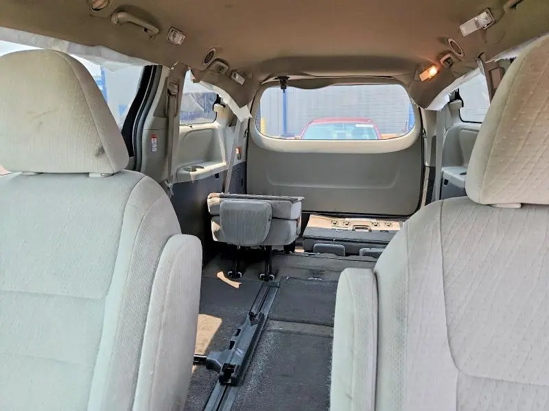 2015 TOYOTA SIENNA LE  