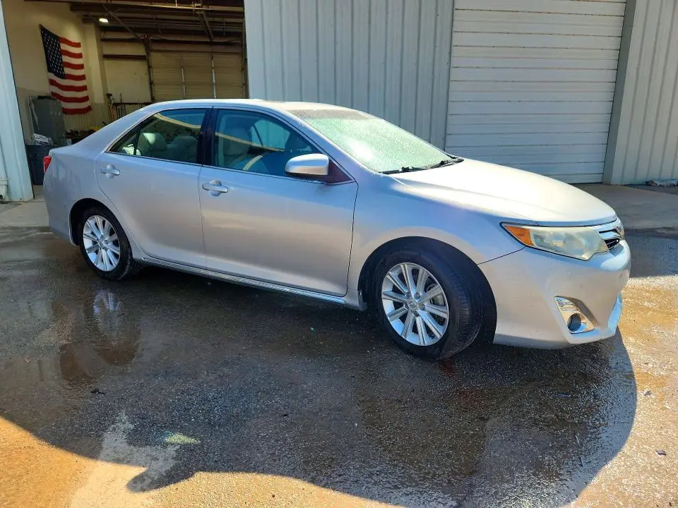 2012 TOYOTA CAMRY XLE V6  
