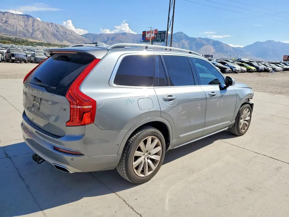 2017 VOLVO XC90 T6  