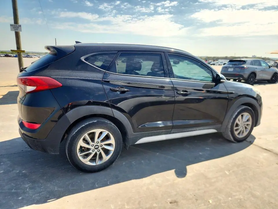 2017 HYUNDAI TUCSON SE PLUS  