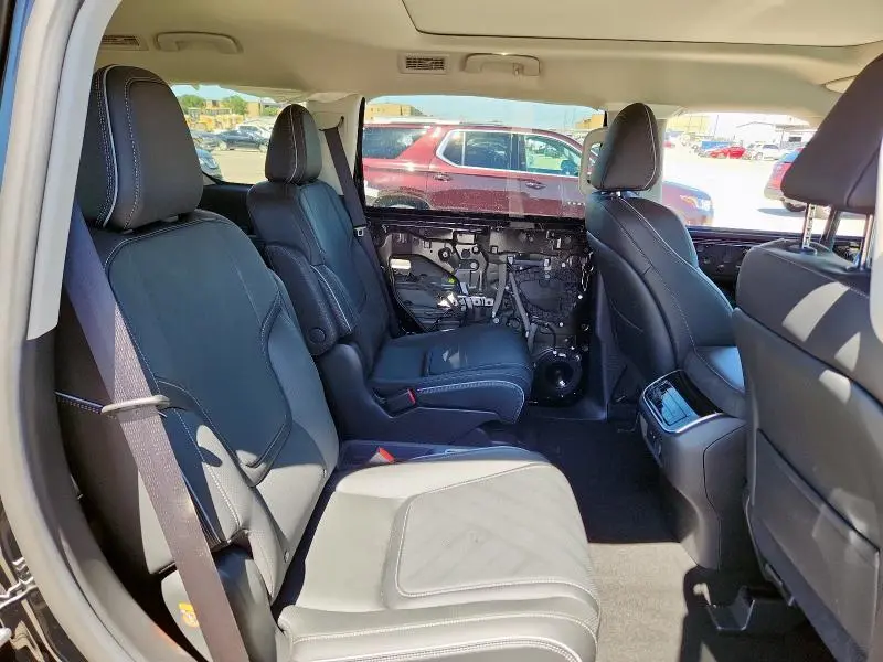 2025 INFINITI QX80 LUXE  