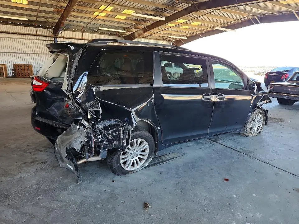 2016 TOYOTA SIENNA XLE PREMIUM 8-PASSENGER  