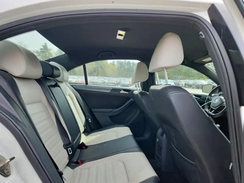 2016 VOLKSWAGEN JETTA SPORT  