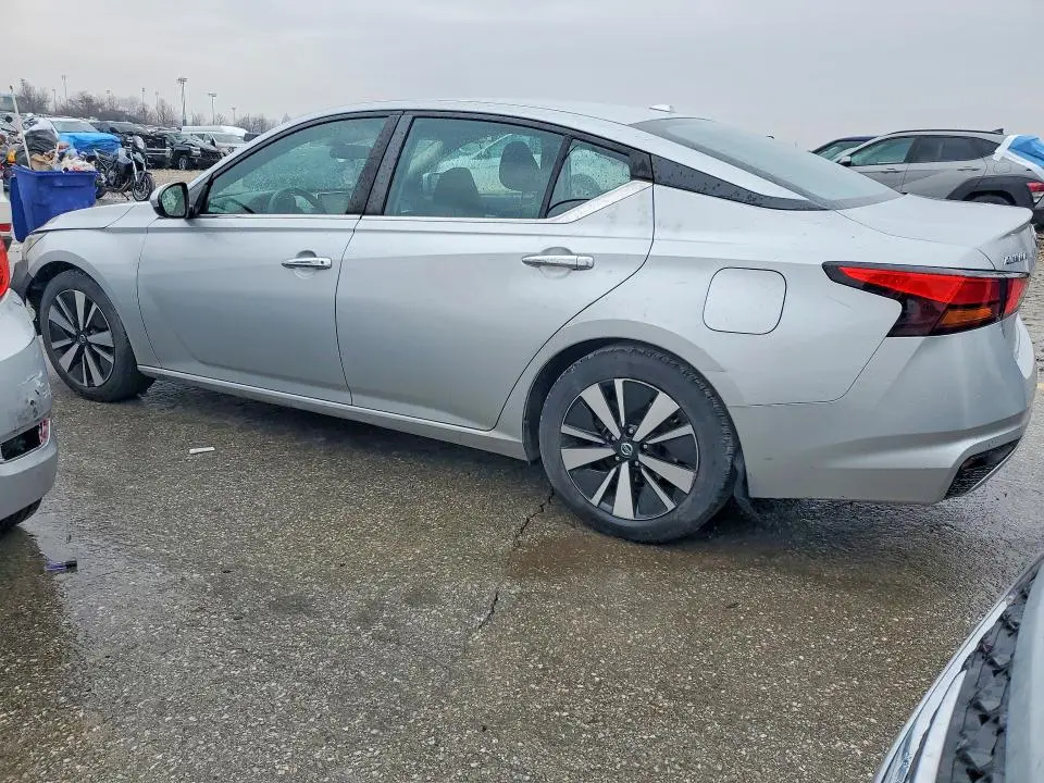 2021 NISSAN ALTIMA SV  