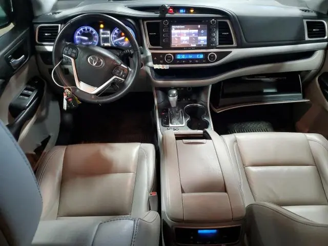 2019 TOYOTA HIGHLANDER SE  